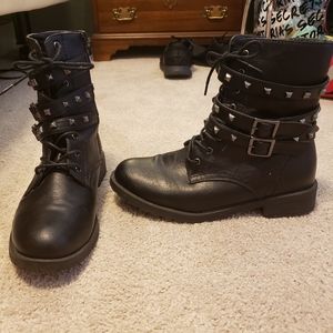 Combat boots